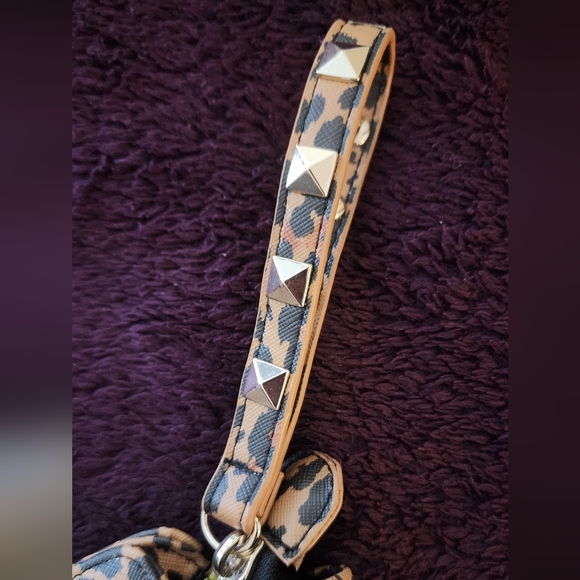 Victoria's Secret Leopard Printed Wristlet - Picture 5 of 12